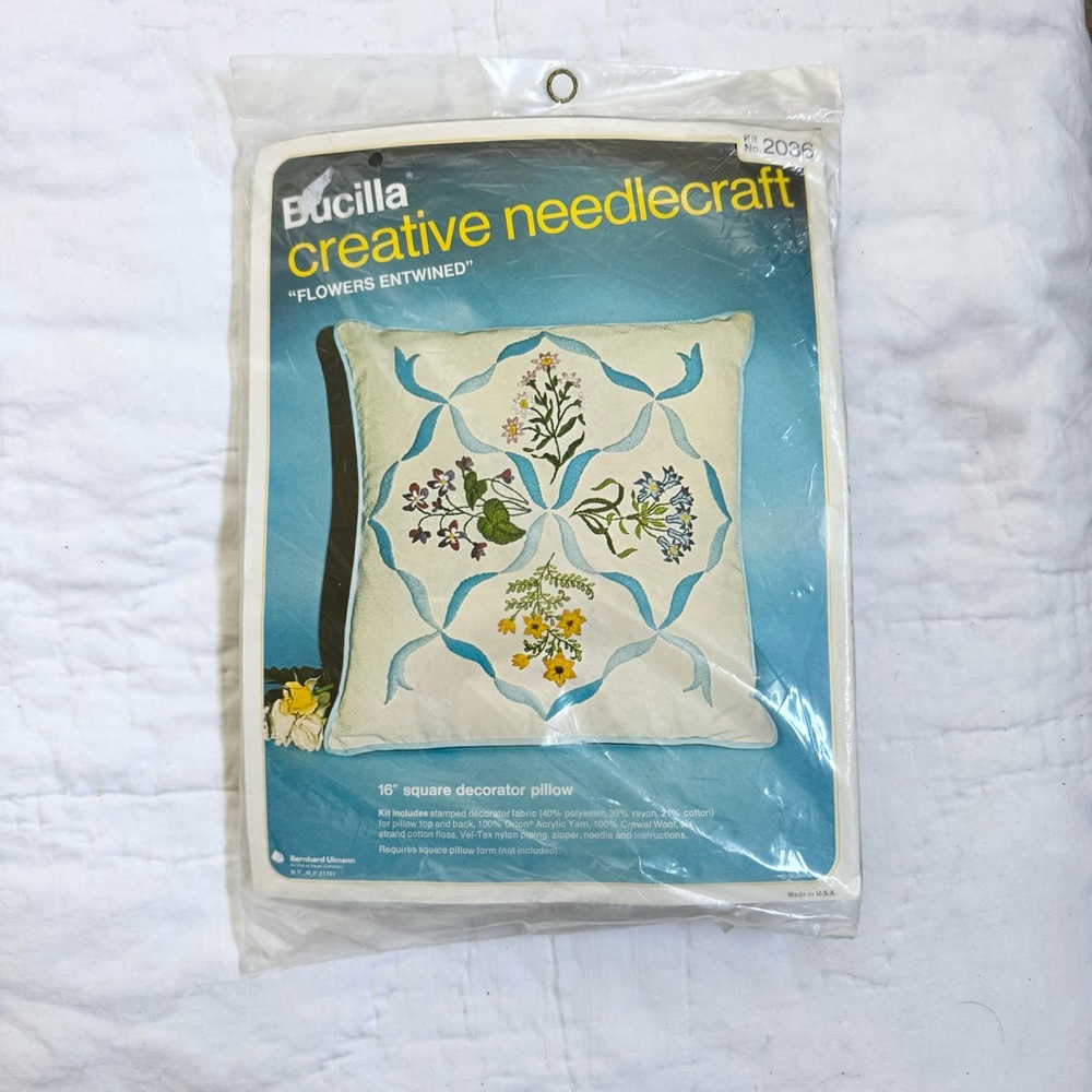 Vtg Bucilla Creative Needlecraft Crewel Embroidery Kit Flowers Entwined NWT